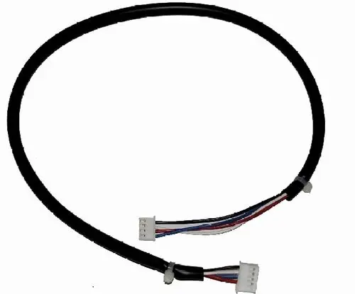 Kabel mit zwei Steckverbindern, das für die Verbindung von Wolf BWL-1S-10/14 Treibern verwendet wird. Der Kabelmantel ist schwarz und enthält mehrere farbige Drähte.